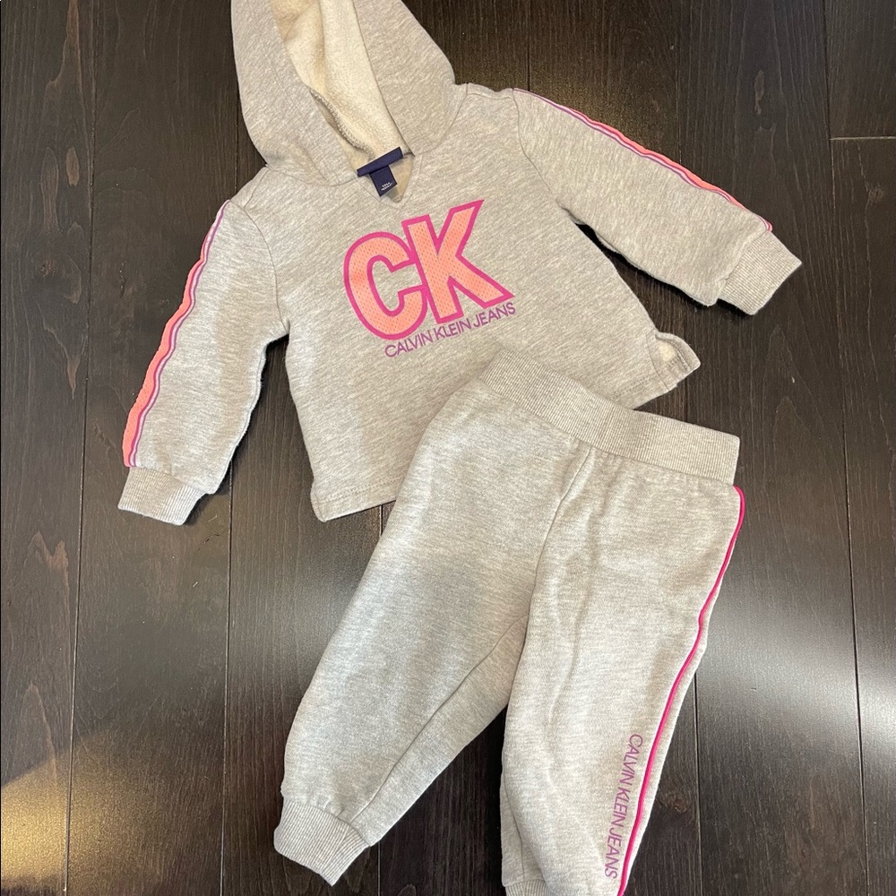 🌺 CALVIN KLEIN 🌺. Super cute set. Hoodie and pants. 12 months